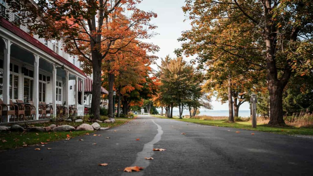 M-185 shoreline loop on car-free mackinac island